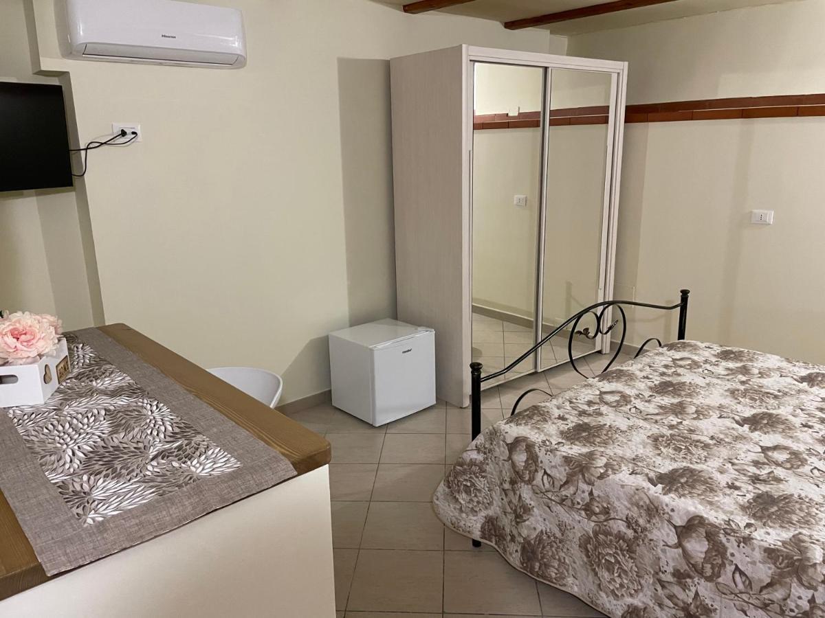 Bed and Breakfast La Stanza Del Principe Fondi Zewnętrze zdjęcie